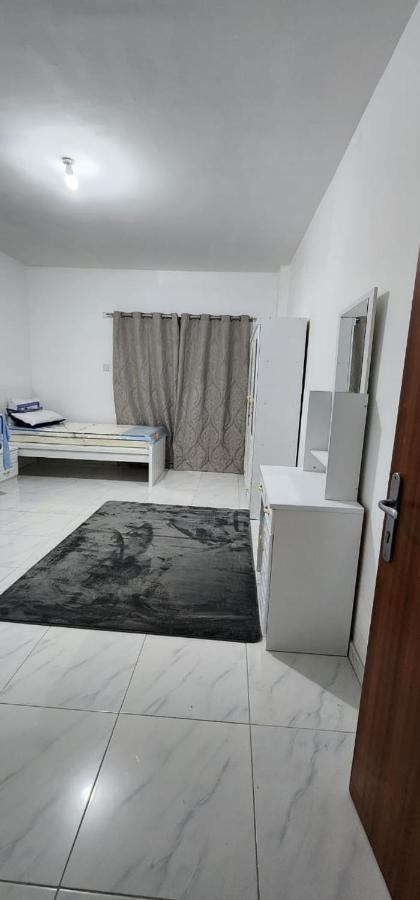Sharing Motel Rooms Abú Dhabí Exteriér fotografie
