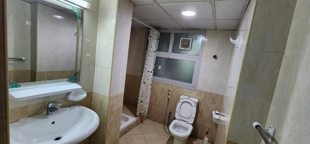 Sharing Motel Rooms Abú Dhabí Exteriér fotografie